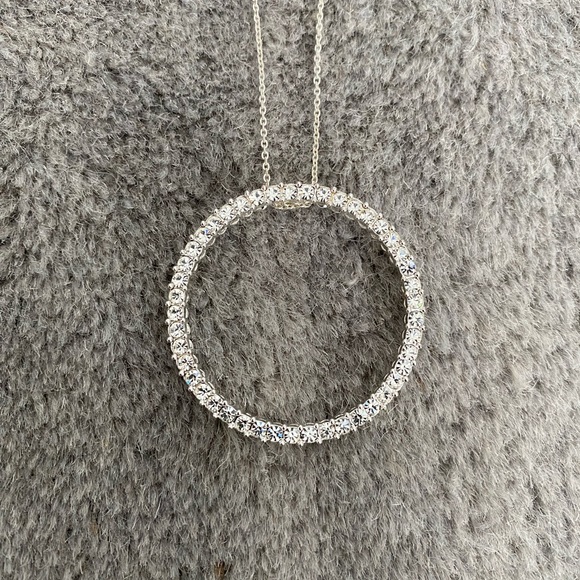 New Avon Rhinestone Circle Necklace - Picture 2 of 6